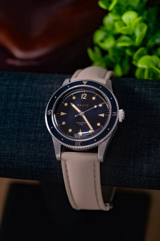 Loop-less™ HydroFlex™ | Titan Dune Edition | Beige Strap with Beige Stitching